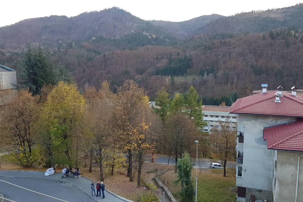 Ferienwohnung Слънчев Апартамент С Прекрасна Гледка, Паркинг. Smoljan Exterior foto